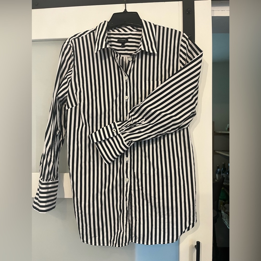 Talbots women’s Lp black/white boyfriend shirt.